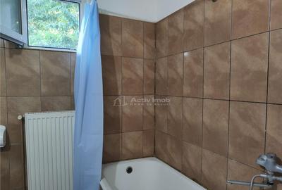 Casa decomandata, situata central in Boldesti Scaeni, in zon - 10