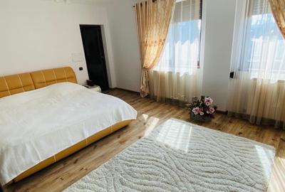 Casă cu 4 camere în Central - 2