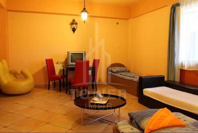 Casa single P+ E , in cartierul Strand - pretabila pentru pensiune sau locuinta - 1