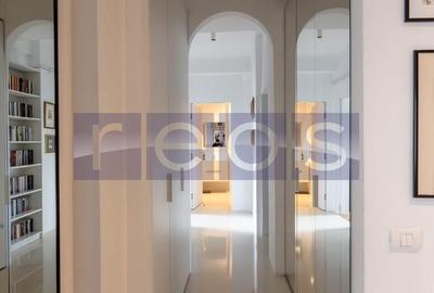 Apartament cu 4 camere decomandat, mobilat în P-ța Romană