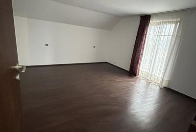 Casă cu 4 camere cu Teren 1090 Mp în Central