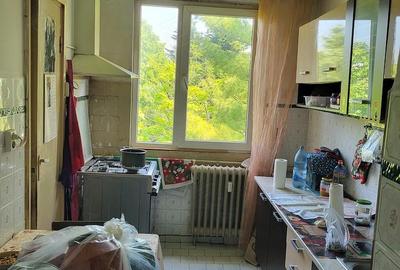 Apartament cu 3 camere decomandat în Berceni - 1