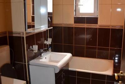 Apartament cu 3 camere semidecomandat, mobilat în Aradului