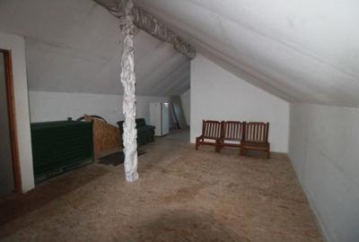 Casă cu 4 camere semidecomandat cu Teren 207 Mp în Central - 13