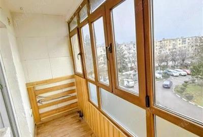 Apartament cu 3 camere decomandat, mobilat în 9 Mai - 12