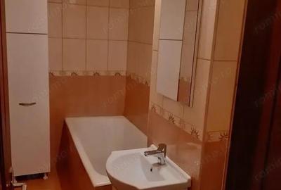 Garsonieră decomandată în Eroii Revoluției