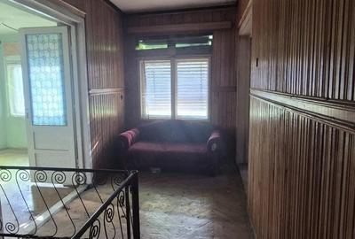 Casă cu 5 camere cu Teren 180 Mp în Central - 1