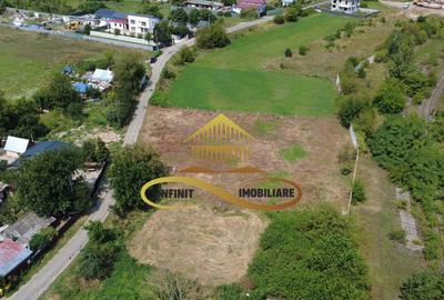 Teren intravilan - ideal pentru constructie 2 case - de v... - 1