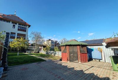 Casă cu 4 camere în Între Lacuri