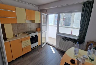 Garsoniera, 50 mp, balcon 10 mp, zona Piata Marasti, etaj intermediar - 3