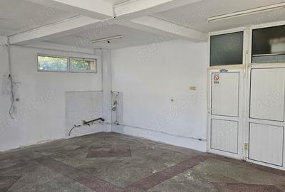 Spațiu comercial, de 50 mp, în Central - 4
