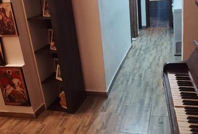 Apartament cu 3 camere decomandat în Debarcader - 1