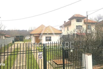 Casă cu 4 camere cu Teren 1774 Mp în Central