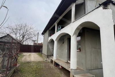 Casa, singur in curte, cartier Bulgaria, zona strazii Plevnei - 14