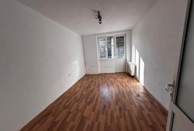 Resita, 2 Cam., Decom.Mobilat, Utilat - 13