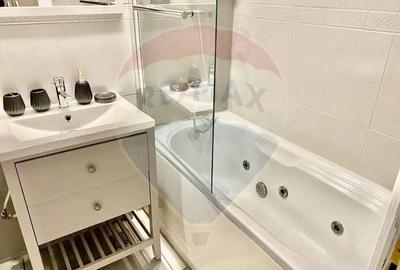 Apartament cu 2 camere decomandat în Universitate