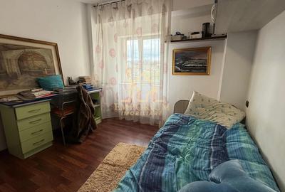 Apartament cu 4 camere decomandat în Sud