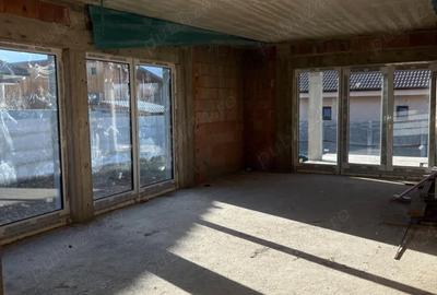 Casă cu Teren 535 Mp în Micești