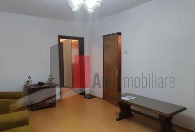 Apartament cu 3 camere de vanzare in zona Dorobanti (Ocazie)