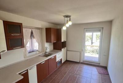 Casă cu 7 camere cu Teren 200 Mp în Pasărea