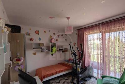 De vanzare casa tip duplex in Flore?ti, intr-o zona exclusiv de case ! - 9