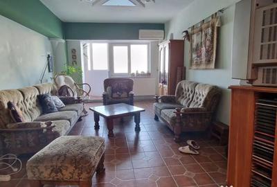 Apartament cu 4 camere decomandat în Poarta 6 - 6