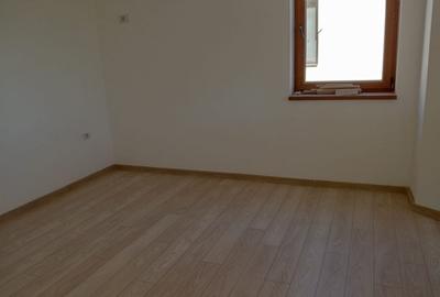 Casă individuală cu 8 camere cu Canalizare în Fundeni - 35