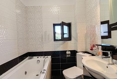 Casă individuală cu 8 camere cu Canalizare în Vitan - 13