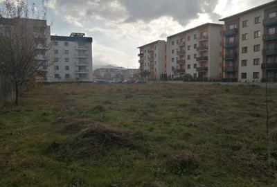 Teren Construcții intravilan de 1000 mp, în Tractorul