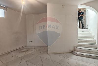 Spațiu comercial, de 18.809999465942 mp, în P-ța Romană - 7