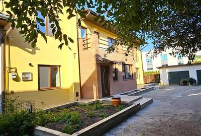 Casa renovata 200mp pe 2 niveluri,parcare, curte cu foisor,Centru, str.Nicolae B - 1