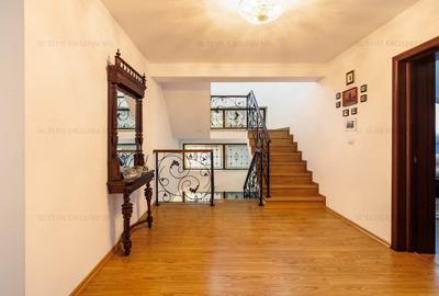 Casă cu 7 camere cu Teren 473 Mp în Sud - 1