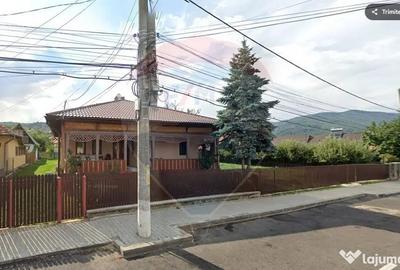 Casă cu 4 camere cu Teren 1828 Mp în Măneciu - 3