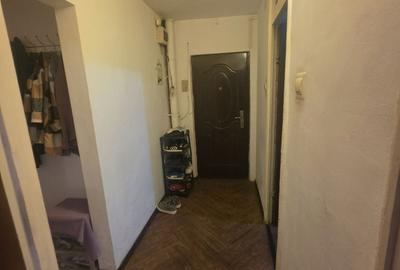 Apartament cu 3 camere decomandat în Colentina