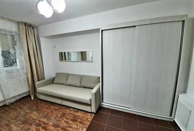 Garsonieră decomandată în Roșu