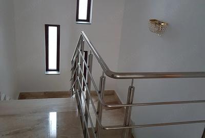 Casă cu 5 camere cu Teren 480 Mp în Exterior Vest