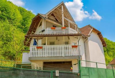 Casă individuală cu 6 camere cu Canalizare în Schei - 4