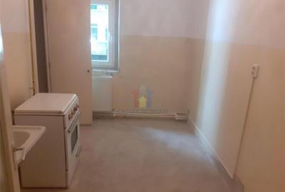 3 camere , etaj 1,, Independentei bloc nou ,Liber - 7
