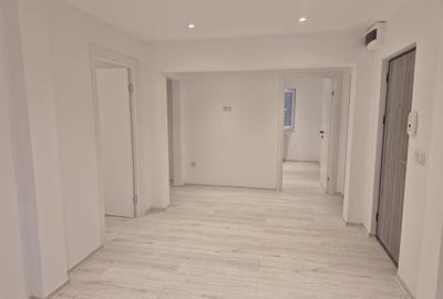 Apartament cu 4 camere decomandat în Micro 16 - 1