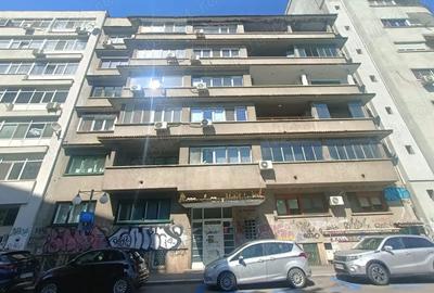 Garsoniera in zona cismigiu cu vedere la parc bloc interbelic Garsoniera in zona cismigiu cu vedere la parc bloc interbelic - 4