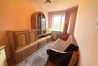 Apartament cu 3 camere semidecomandat în Rogerius - 9