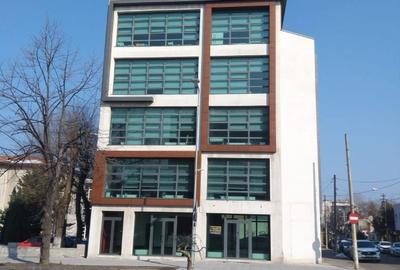 Spațiu comercial, de 73 mp, în Central - 4
