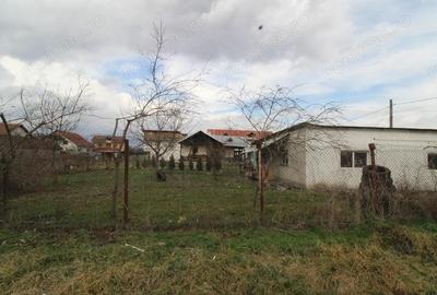 Teren de 1100 mp, în Sud