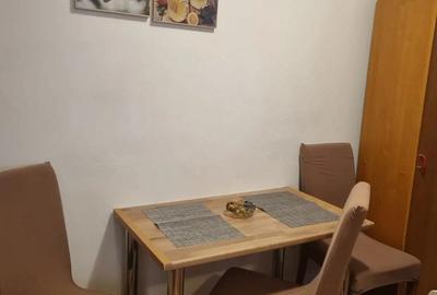 Inchiriez apartament cu doua camere in Resita, zona Gen.8, tel - 5