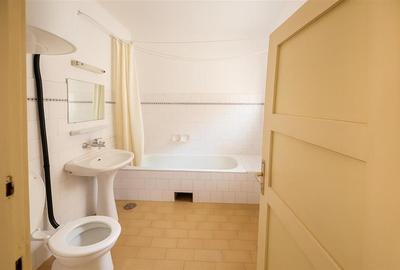 Casă cu 11 camere cu Teren 371 Mp în Est - 11