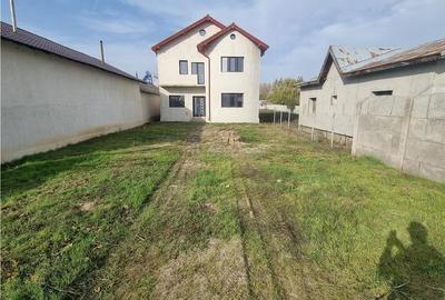 Casă cu 4 camere decomandat în Calomfirești - 11