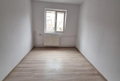 Apartament cu 4 camere semidecomandat în Dacia - 9