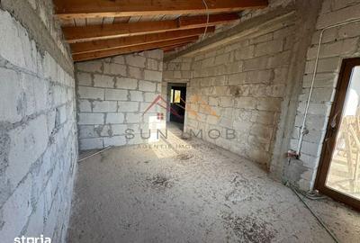 Casă cu 6 camere cu Teren 1354 Mp în Cornu - 1