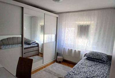 Apartament cu 3 camere semidecomandat în Micro 16 - 2