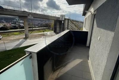 Apartament cu 3 camere decomandat în Sud